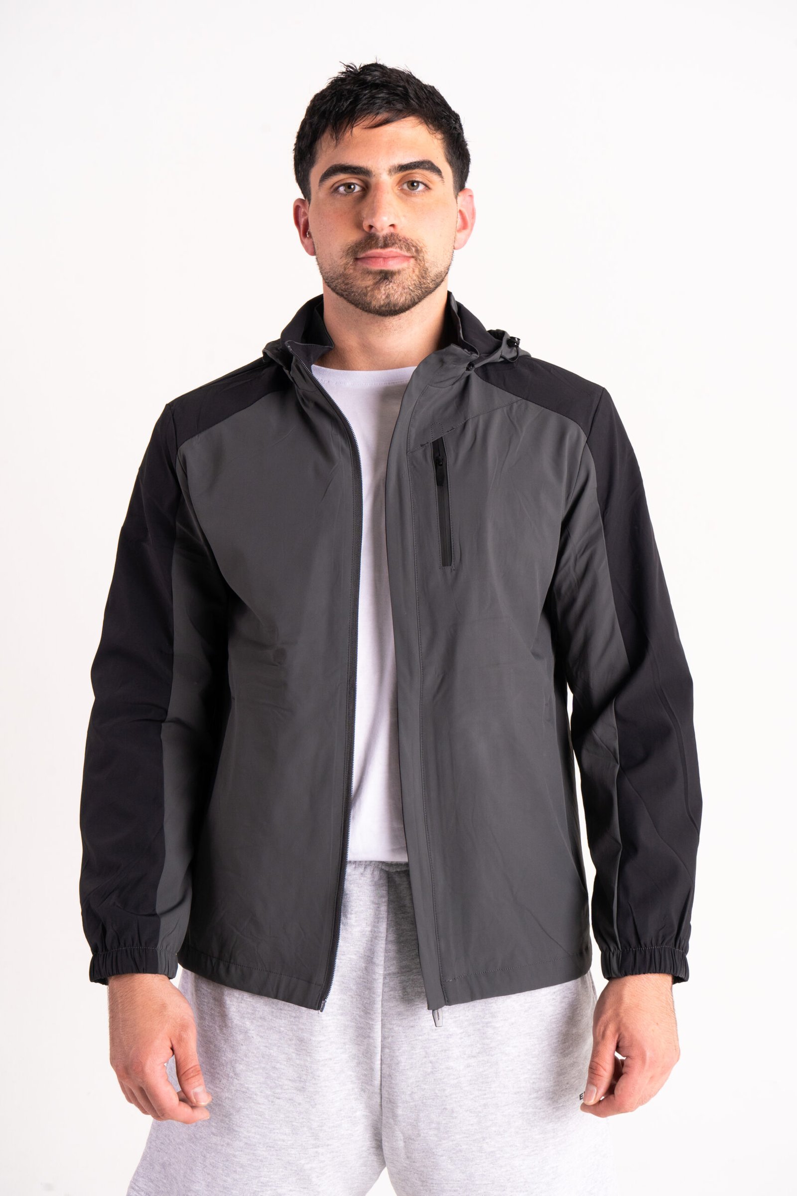 Campera deportiva con capucha de hombre ZCB18