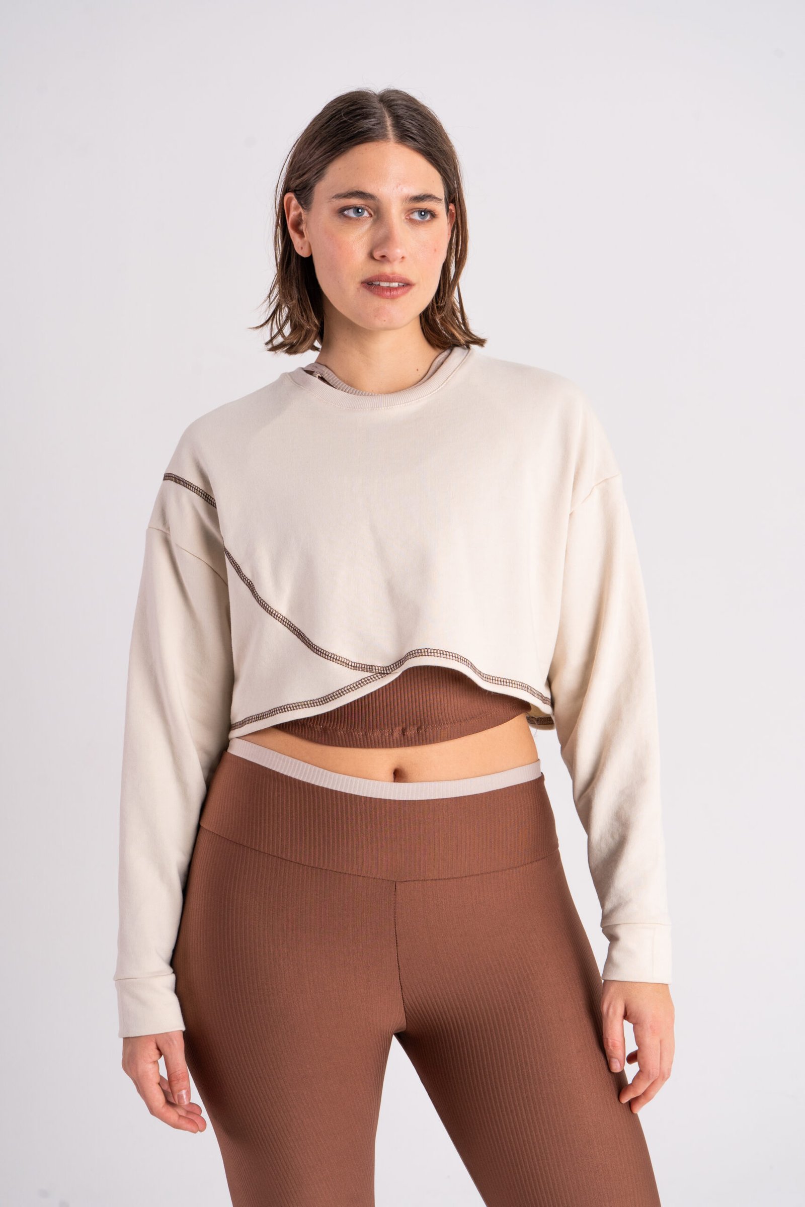 Remera crop cruzada manga larga con puño AR40